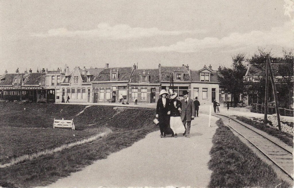 Tram in Amsterdam-Noord